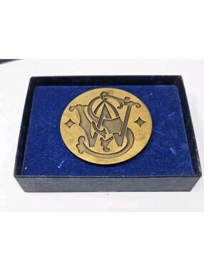 Smith & Wesson 1979 Model 660 Vintage Brass Belt Buckle wth S &W Logo In Box